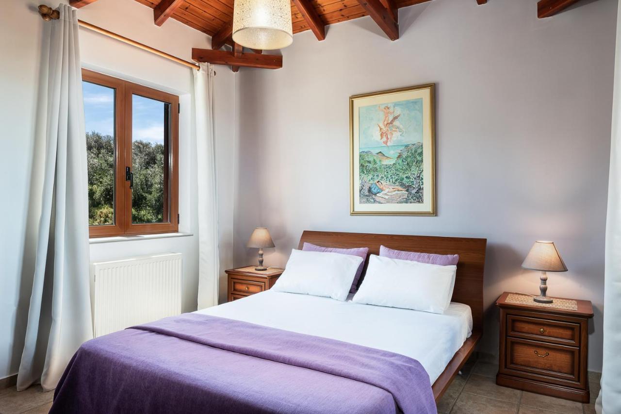 Andromia Studios & Apartments Agia Marina  ภายนอก รูปภาพ