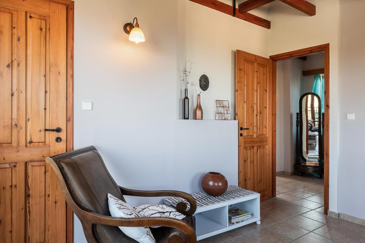 Andromia Studios & Apartments Agia Marina  ภายนอก รูปภาพ
