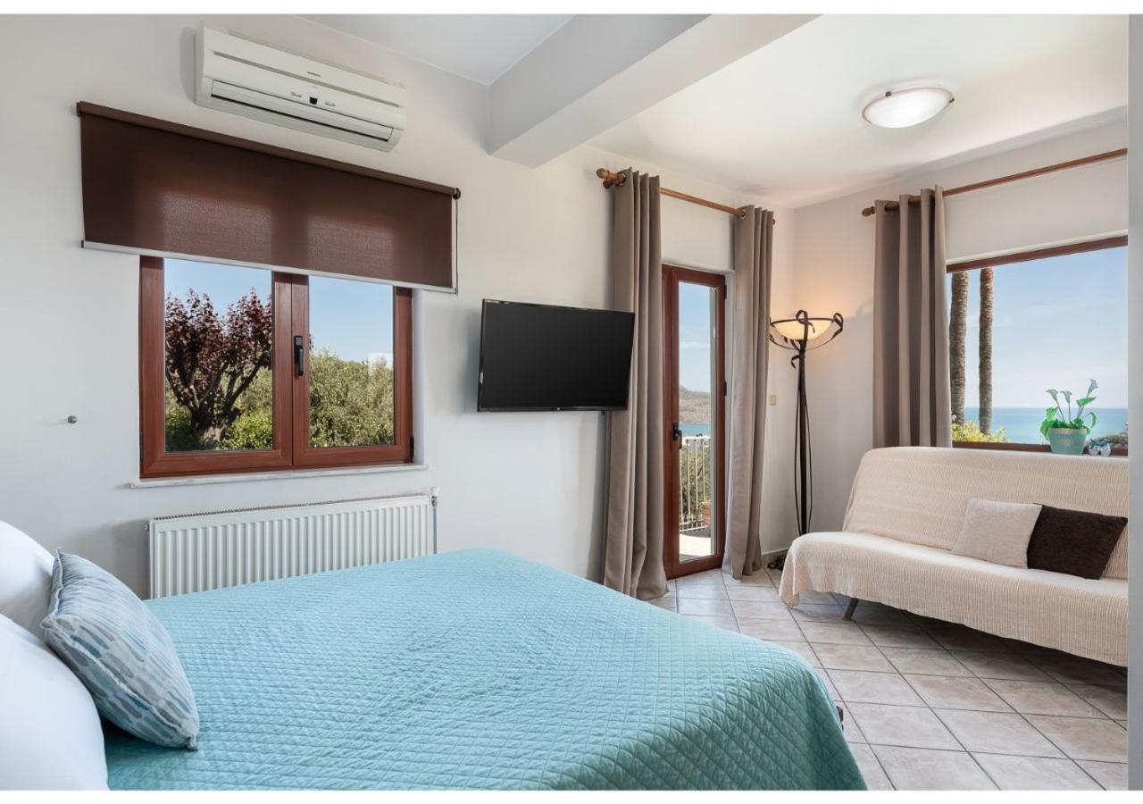 Andromia Studios & Apartments Agia Marina  ภายนอก รูปภาพ