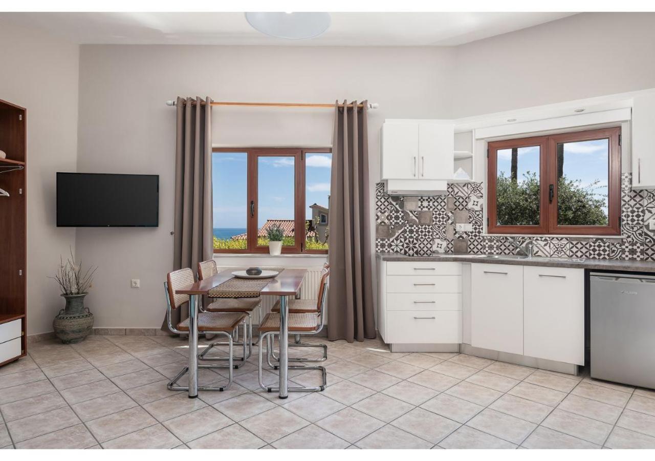 Andromia Studios & Apartments Agia Marina  ภายนอก รูปภาพ