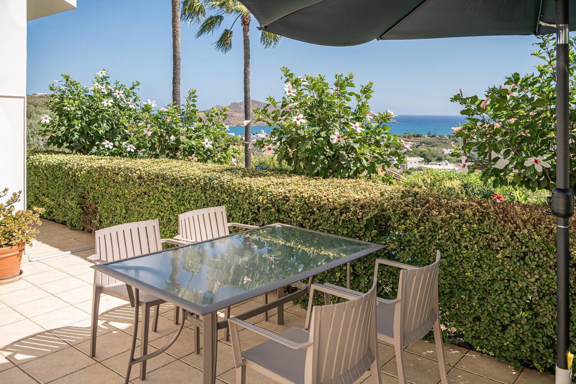 Andromia Studios & Apartments Agia Marina  ภายนอก รูปภาพ